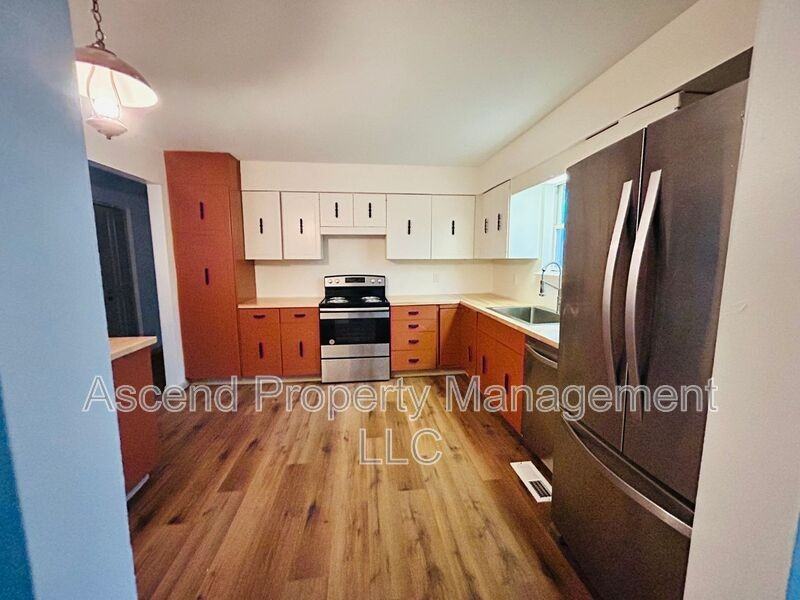370 Julian Rd - Photo 7 of 20