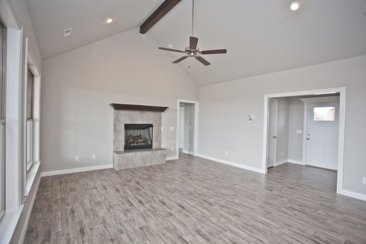 1004 Taylor Ln - Photo 3 of 30