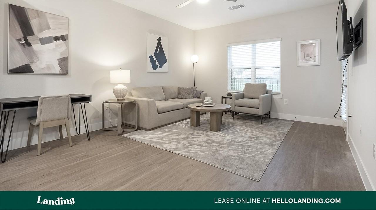 3501 N Austin St - Photo 2 of 50