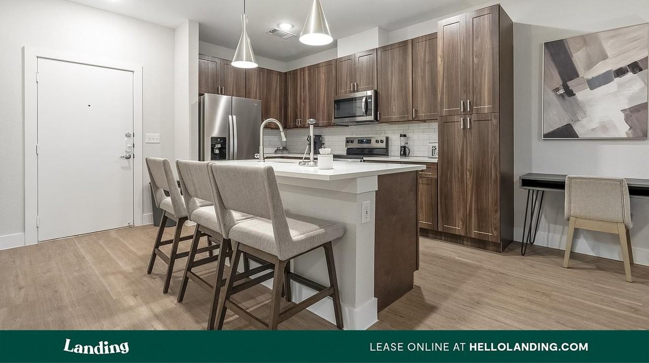 3501 N Austin St - Photo 3 of 50