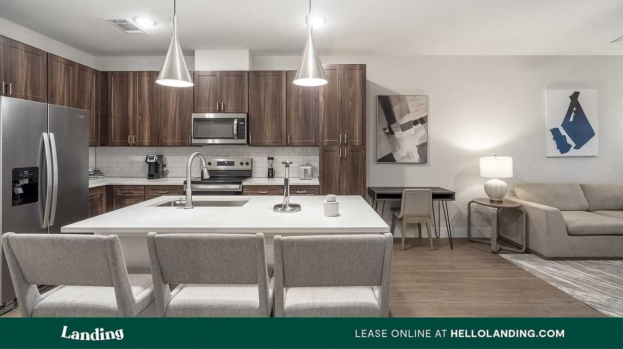 3501 N Austin St - Photo 4 of 50