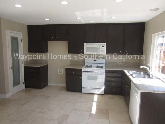 11569 Dellwood Dr - Photo 3 of 9