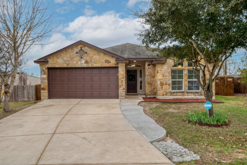 1012 Estival Dr - Photo 3 of 31