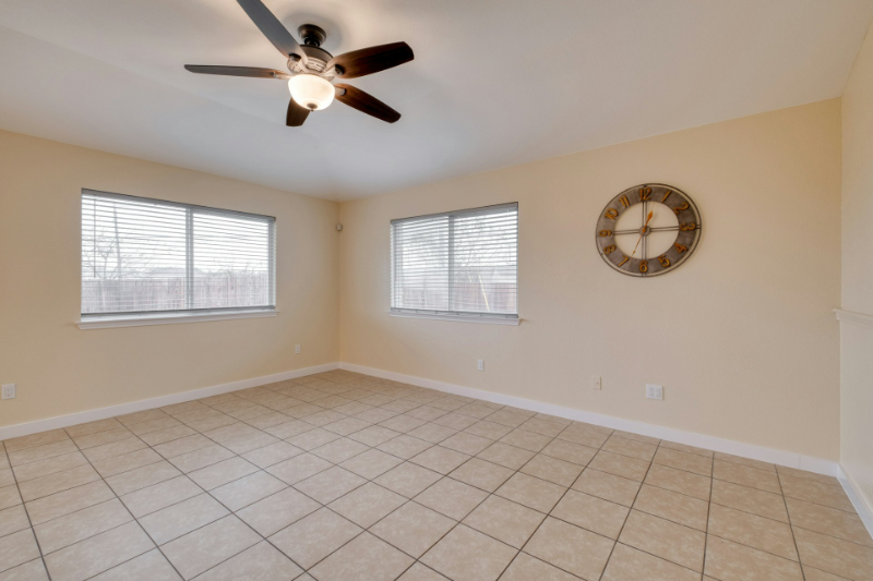 1012 Estival Dr - Photo 7 of 31