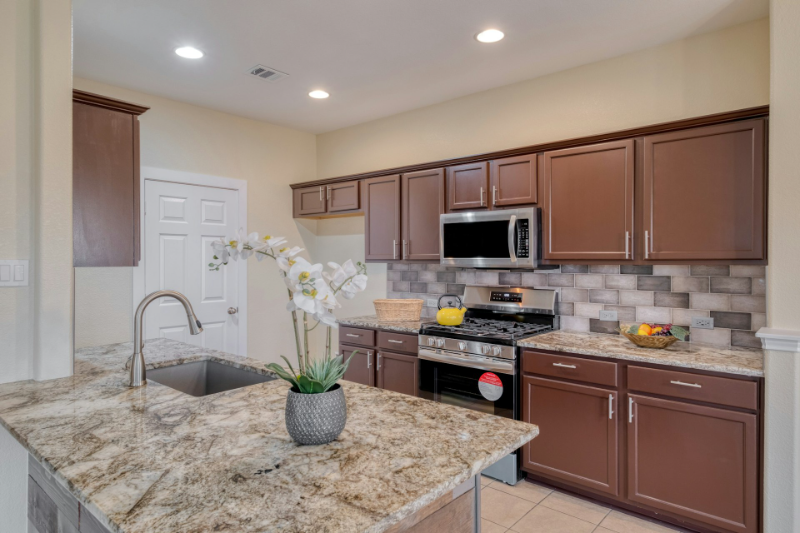 1012 Estival Dr - Photo 5 of 31