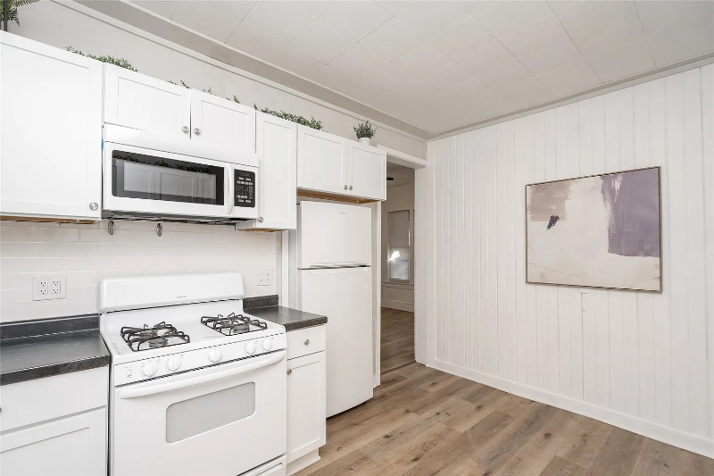 1136 East 8th Street - Photo 2 of 16