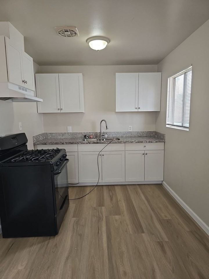 1233 Jeffrey St - Photo 2 of 23