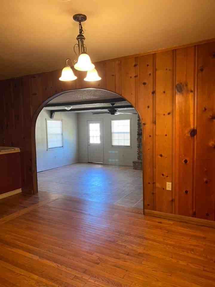 1225 W 6th St - Photo 5 of 12