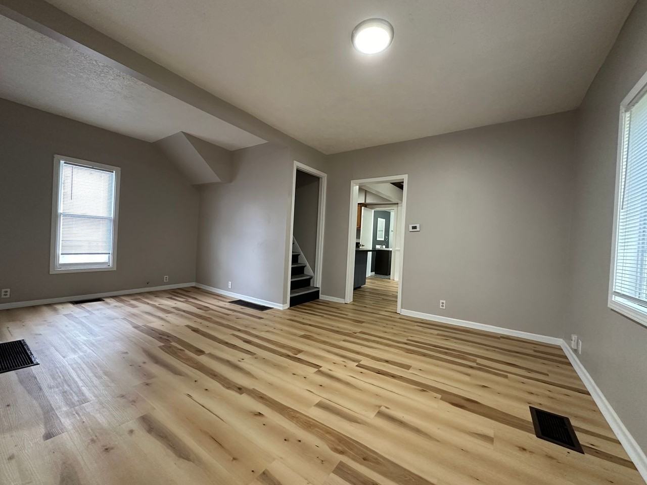 1334 Carman Ave Ne - Photo 2 of 12