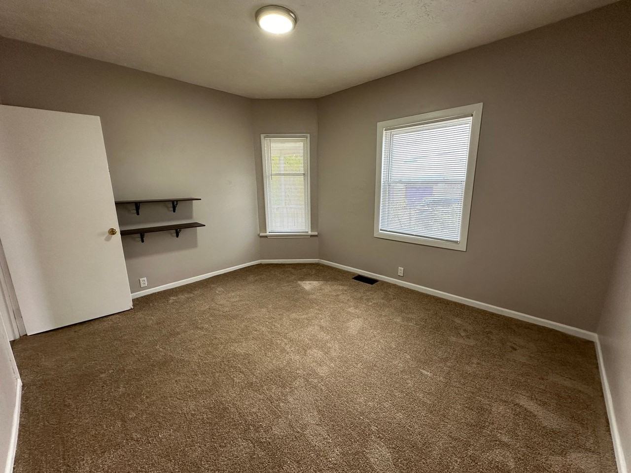 1334 Carman Ave Ne - Photo 3 of 12