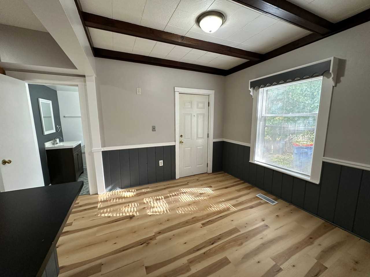 1334 Carman Ave Ne - Photo 4 of 12