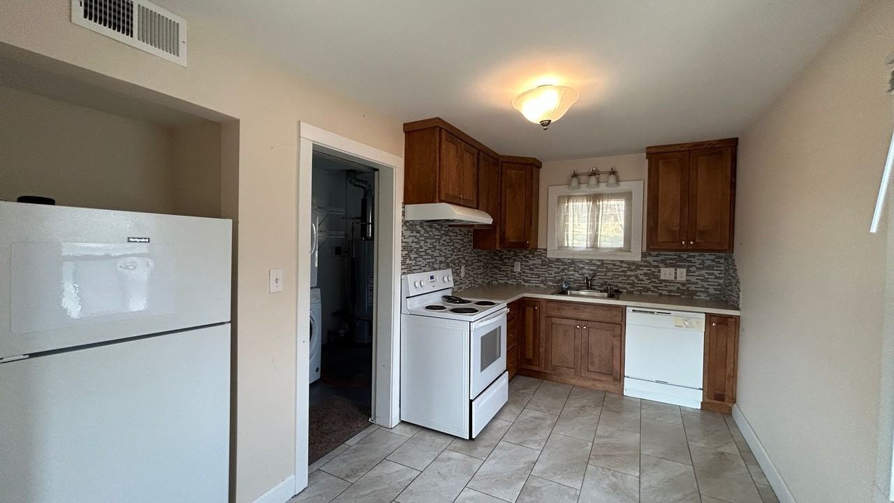 710 W Mission Ave - Photo 5 of 9