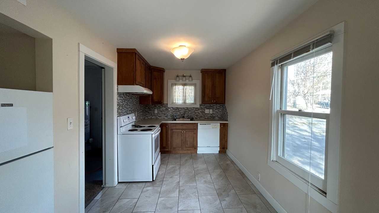 710 W Mission Ave - Photo 6 of 9