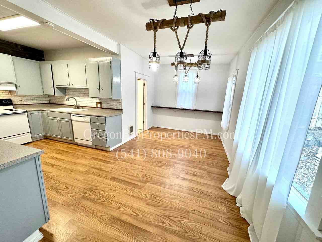 1596 Mcpherson St - Photo 4 of 22