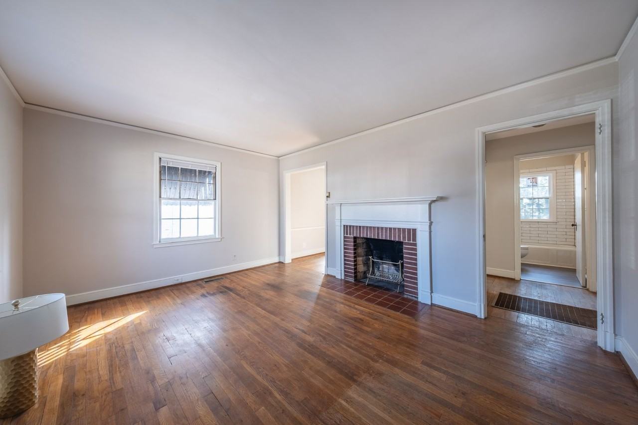 1319 Winstead Pl - Photo 3 of 15