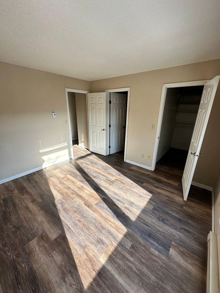 921 Delmar Ct - Photo 3 of 9