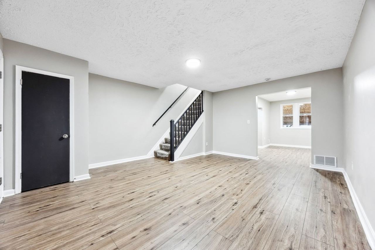 1926 Jasmine Rd - Photo 2 of 24