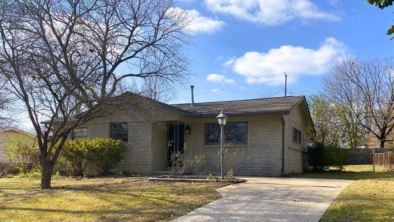 204 Hillmoor Ln #NA - Photo 3 of 29