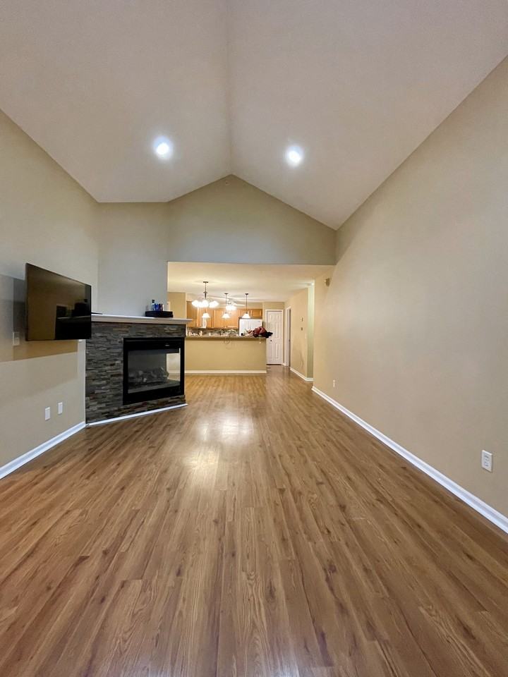 18104 Adri Cir #123 - Photo 2 of 33