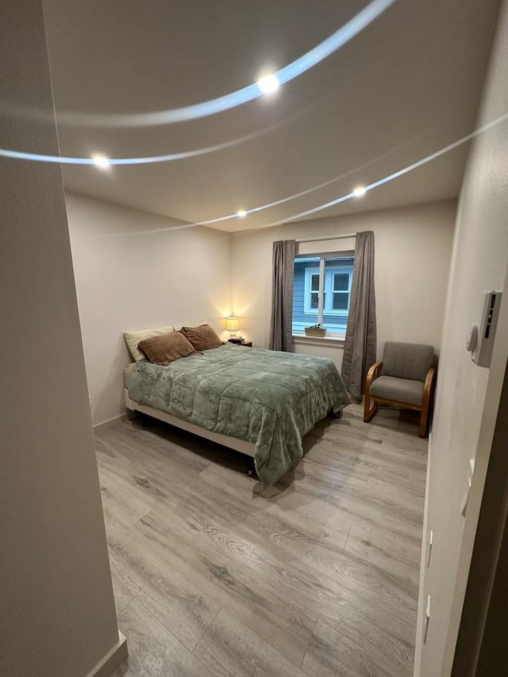 406 3rd St #3 - Photo 2 of 12