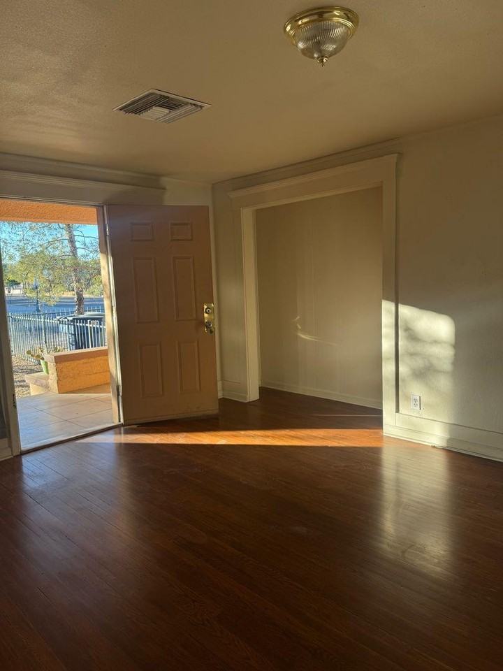 603 South 4th Avenue - Photo 3 of 6
