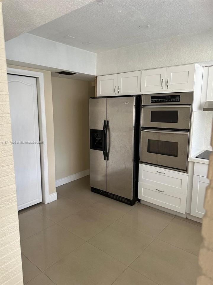 3300 Acapulco Dr - Photo 3 of 8