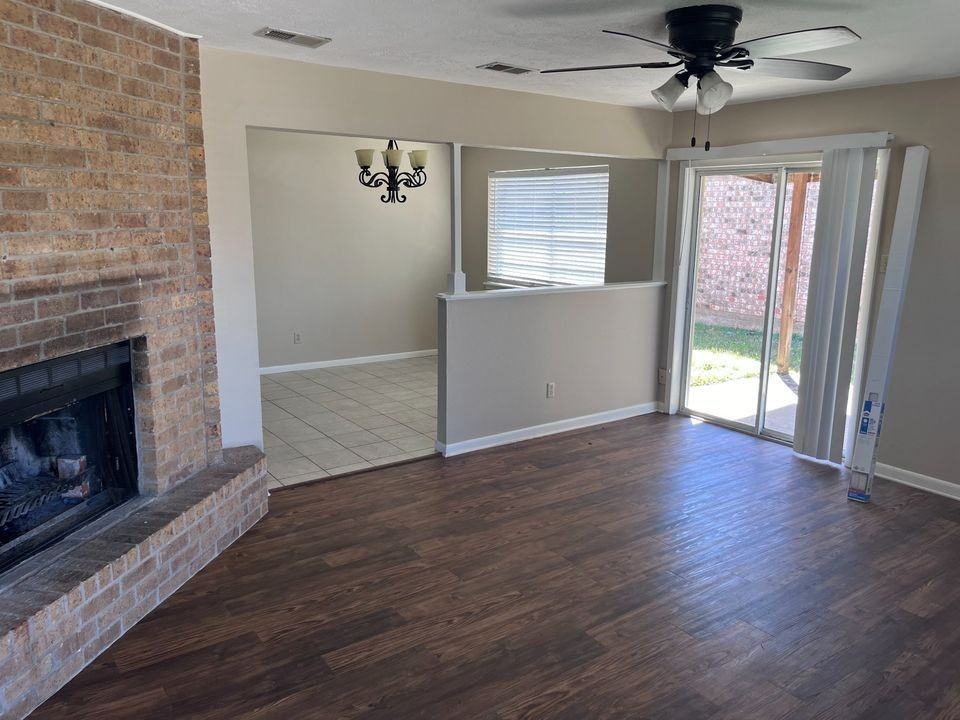 2714 Allen Forest Dr - Photo 2 of 12