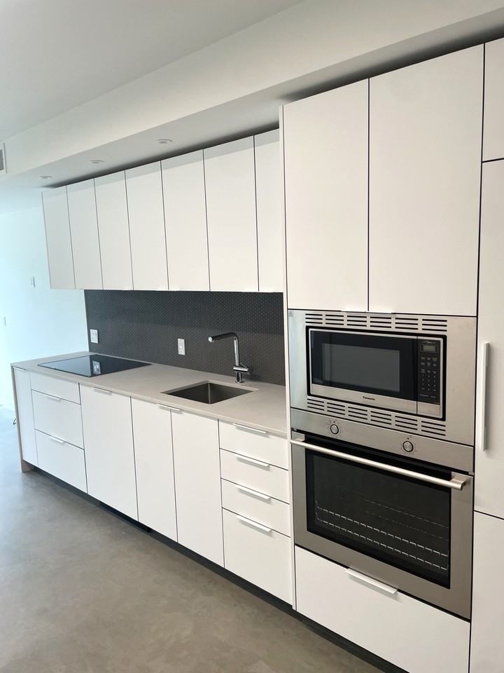 550 East Broadway #401 - Photo 5 of 13