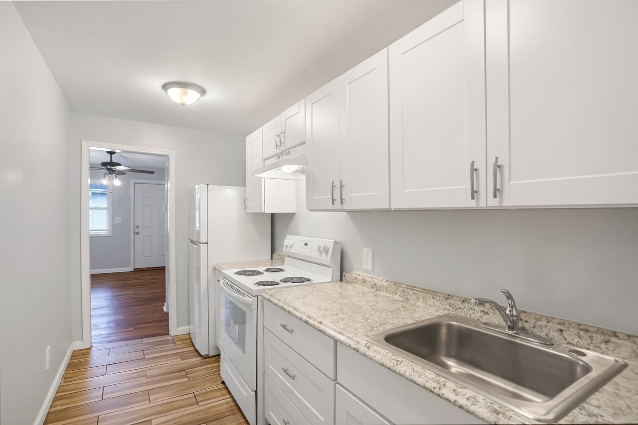 615 Oliver St Nw #03 - Photo 2 of 20