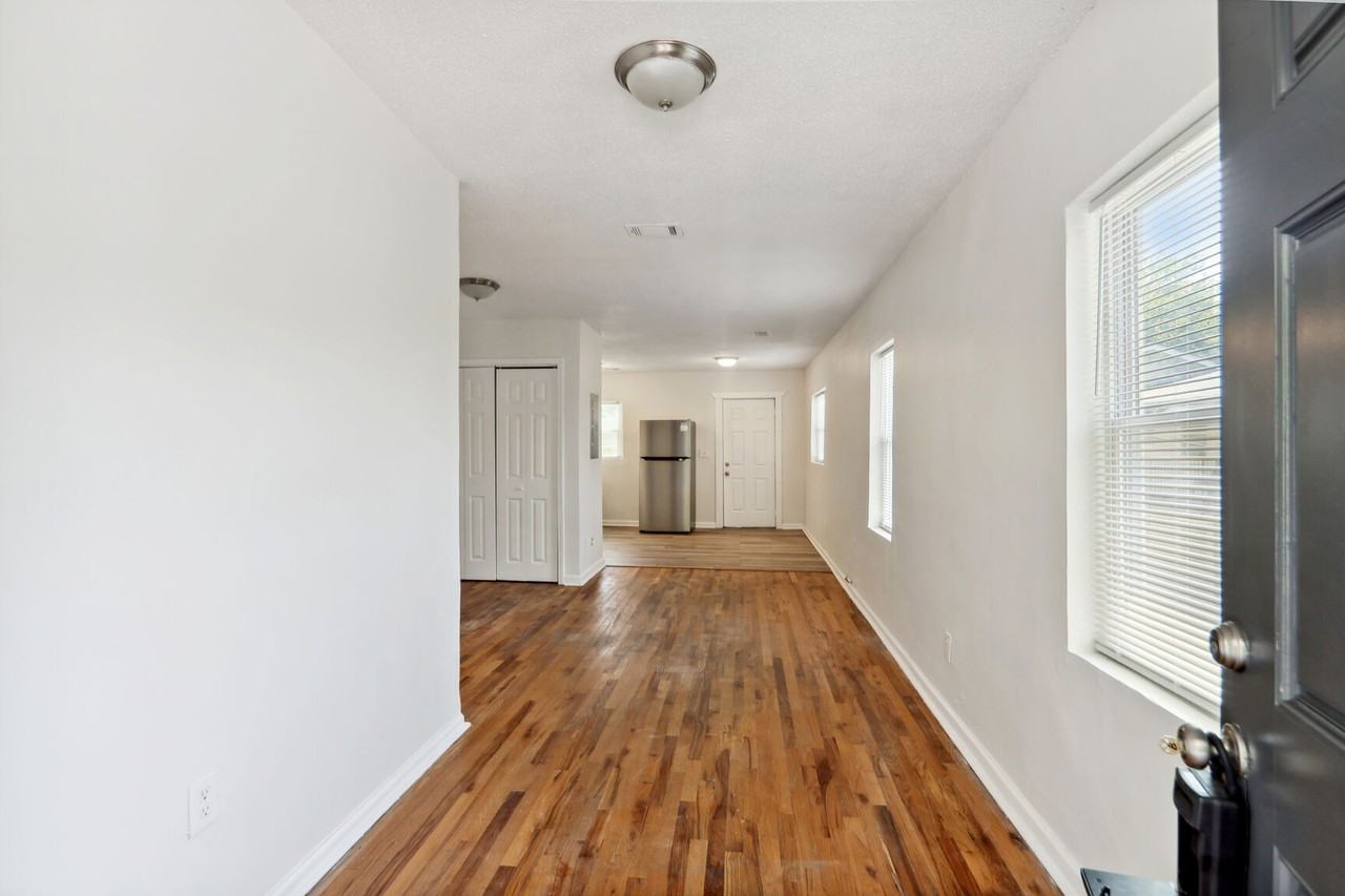 619 Oliver St Nw #B - Photo 3 of 19