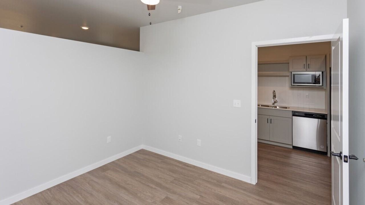MAKT - Photo 7 of 24
