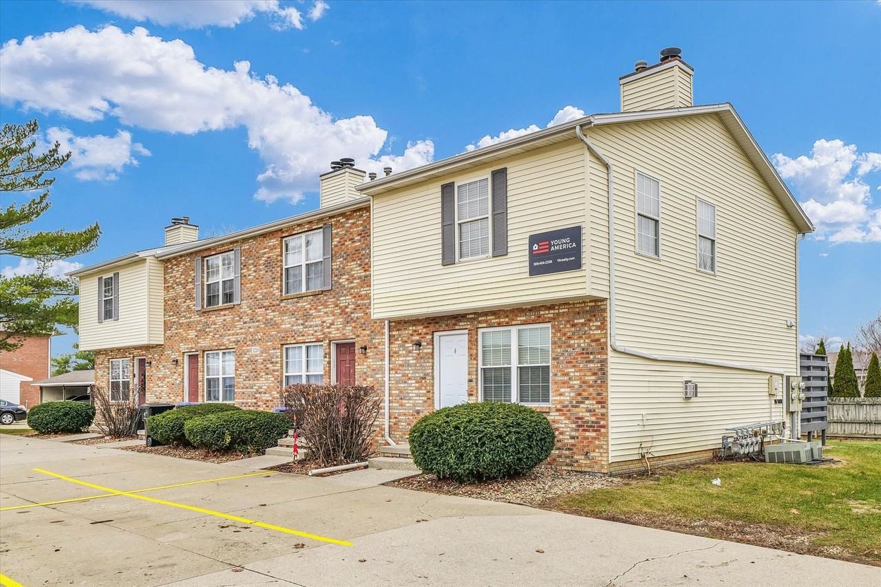 1210 Eastport - Photo 3 of 23