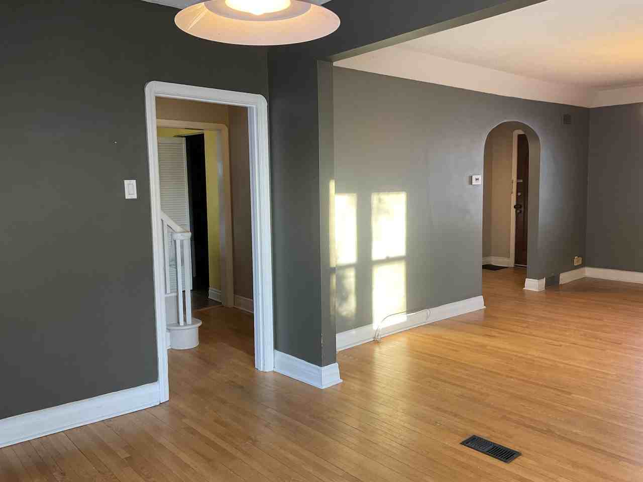 298 Winchester St - Photo 3 of 19