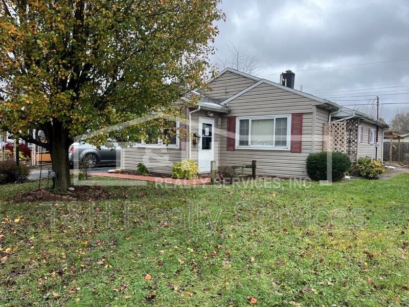 1117 Burke St - Photo 3 of 20