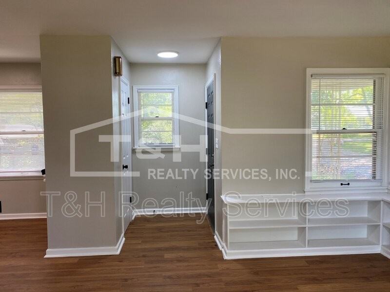 2700 W 11th St - Photo 4 of 21