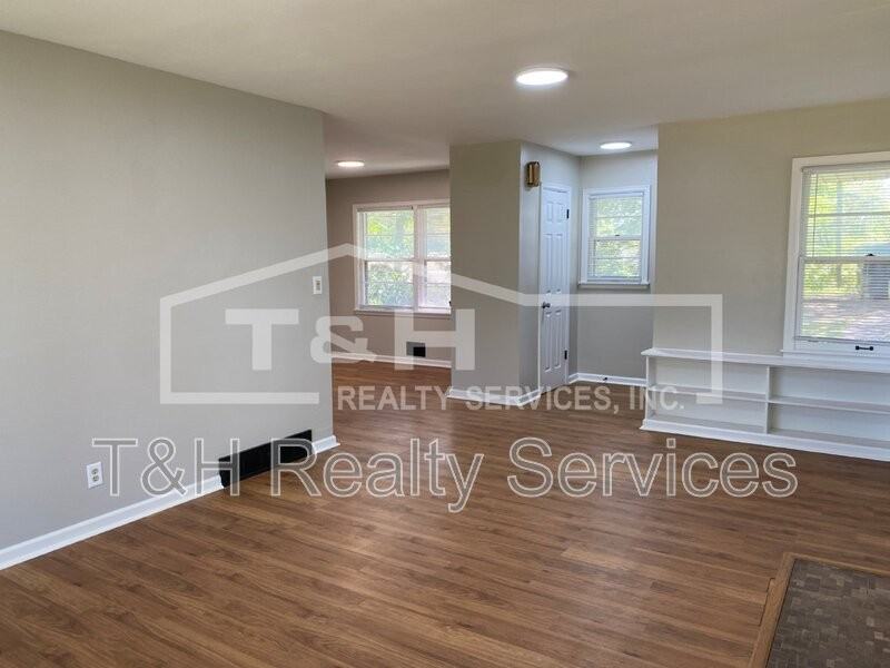 2700 W 11th St - Photo 6 of 21