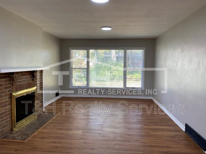 2700 W 11th St - Photo 7 of 21