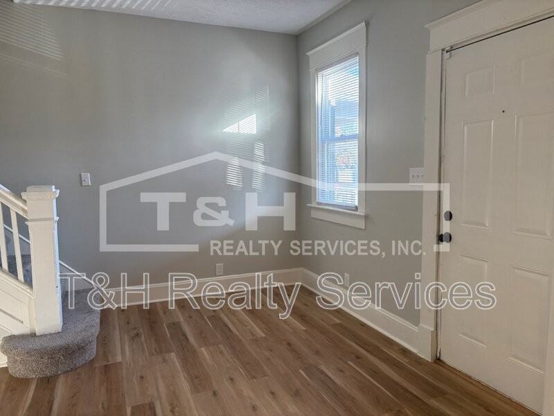 118 W 23rd St - Photo 4 of 27