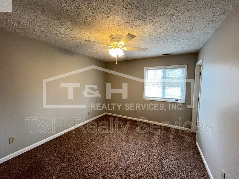 1527 Stacy Lynn Dr - Photo 4 of 12