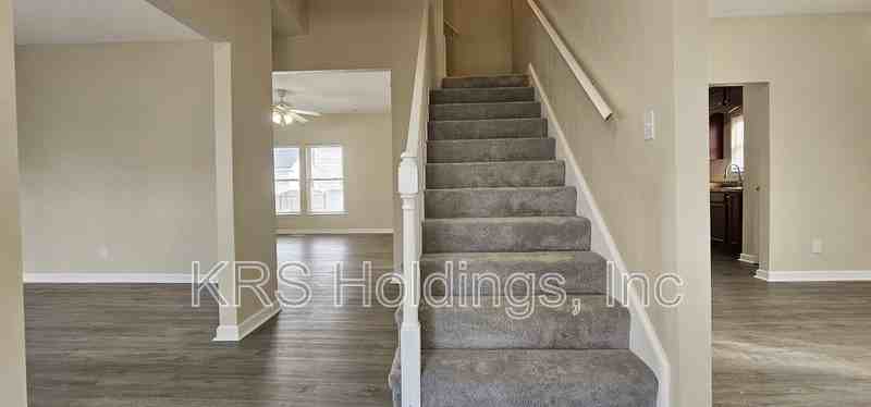 820 Maltby Cres - Photo 5 of 30