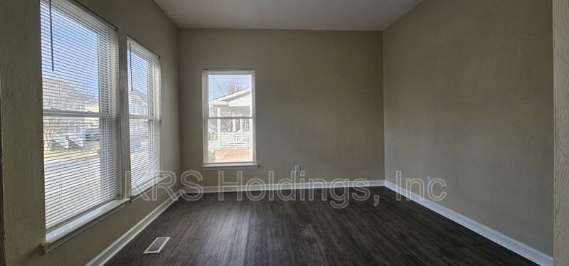 820 Maltby Cres - Photo 6 of 30