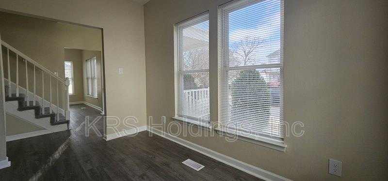 820 Maltby Cres - Photo 7 of 30