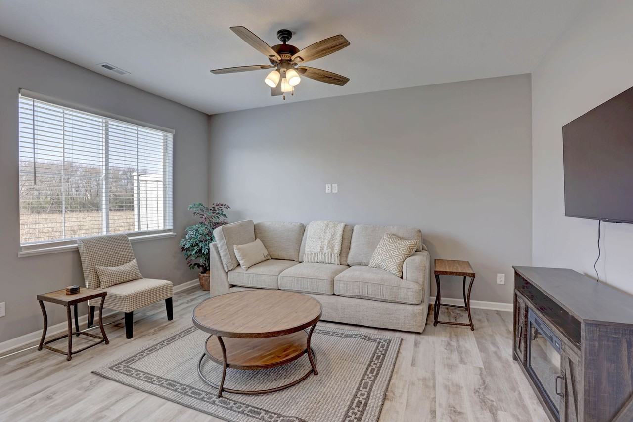 112 Everglades Trl - Photo 2 of 21