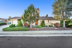 featured image of 4456 Whitecliff Way