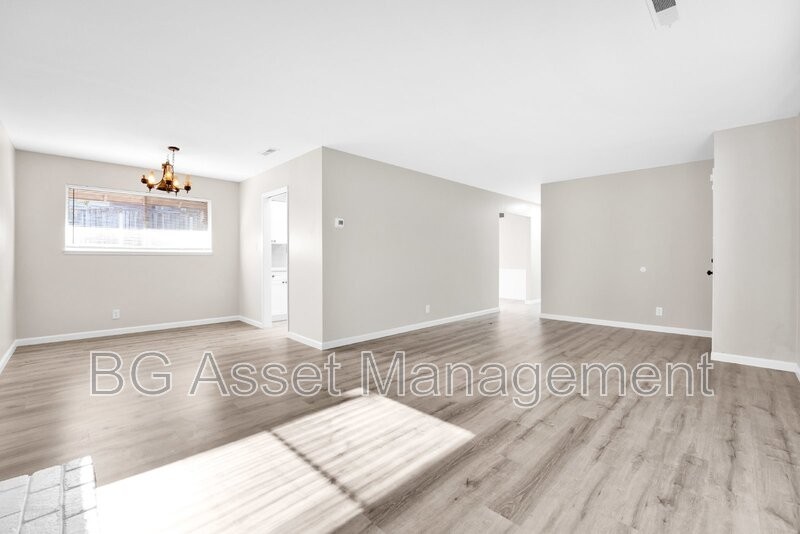 4456 Whitecliff Way - Photo 3 of 21
