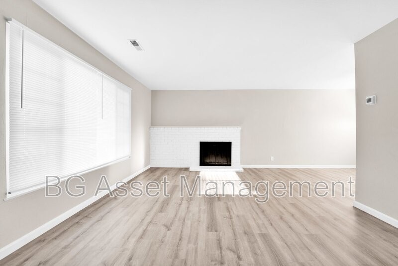4456 Whitecliff Way - Photo 4 of 21