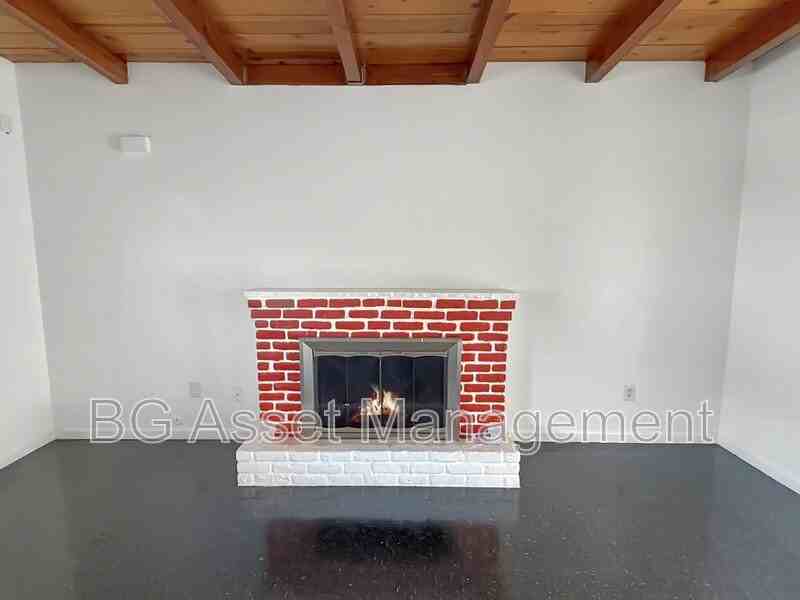 1526 Visalia Ave - Photo 2 of 24