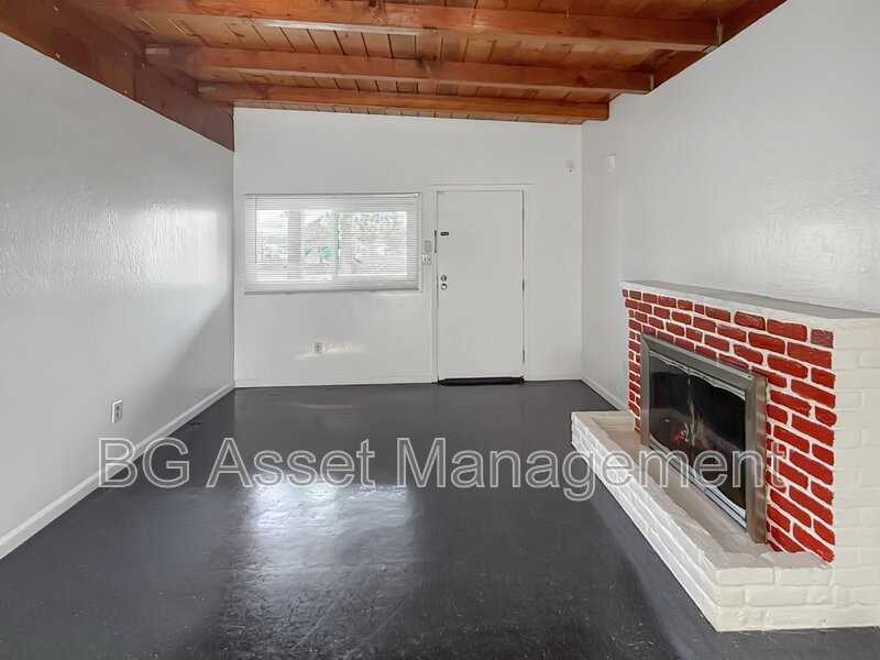 1526 Visalia Ave - Photo 5 of 24