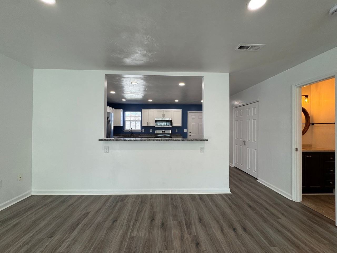 1402 Christine Ct - Photo 3 of 21