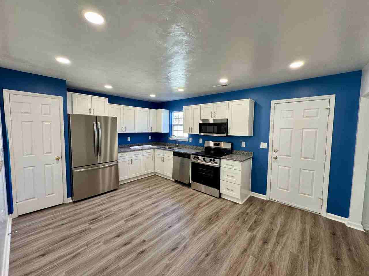 1402 Christine Ct - Photo 4 of 21